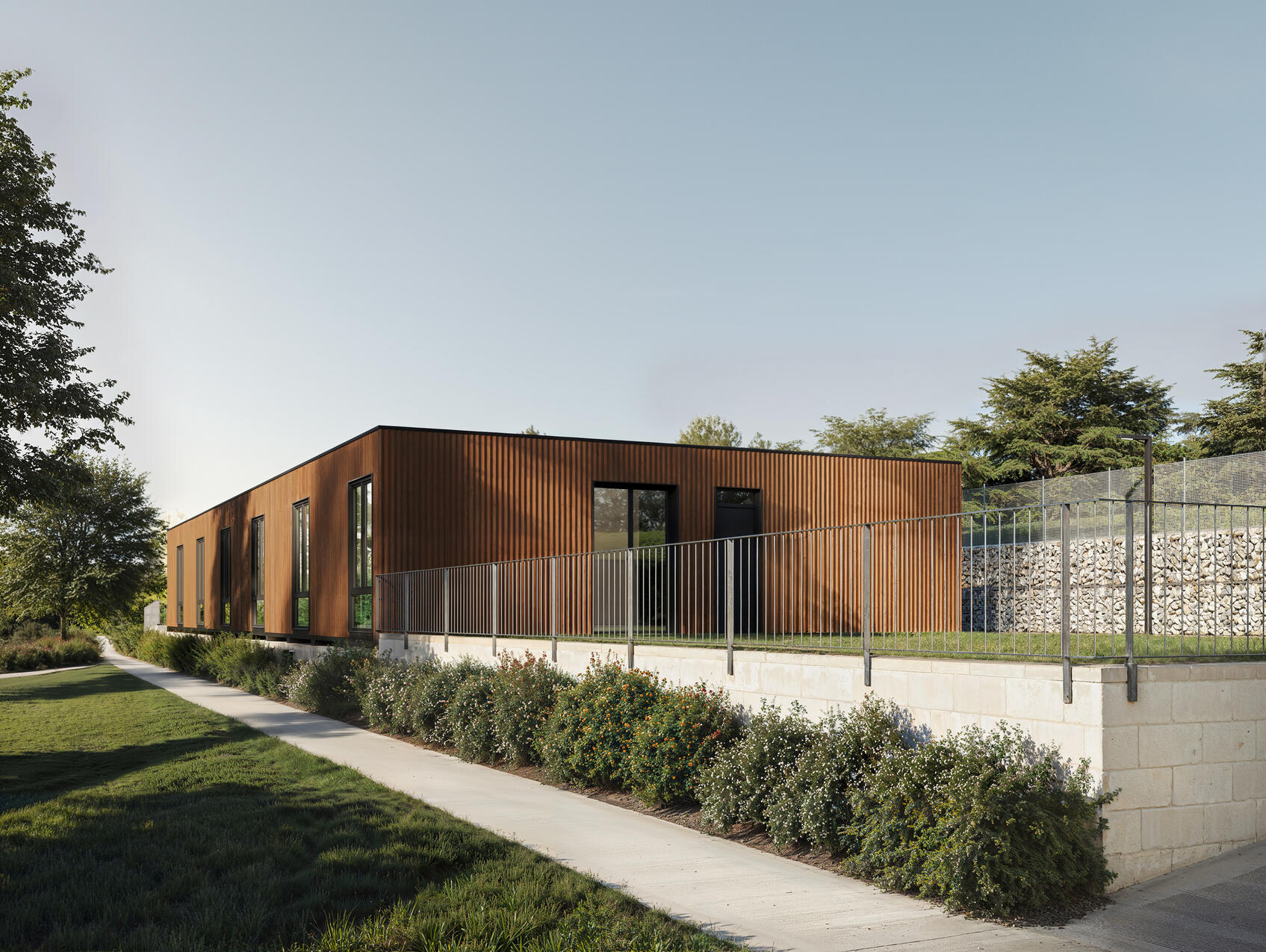 CENTRO TRAMUNTANA, Contrast Architecture